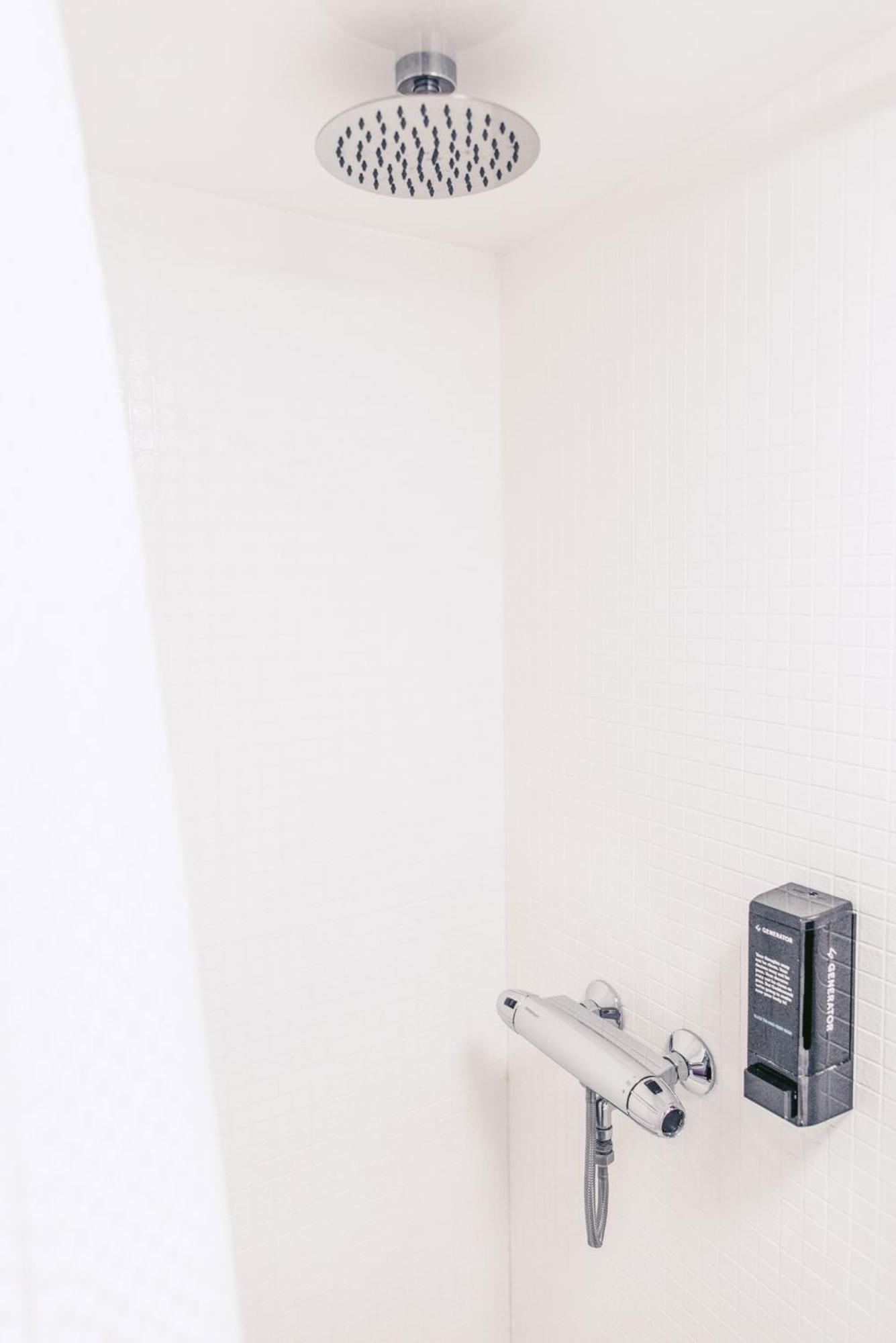 6-Bed Mixed Dormitory Room private Bathroom